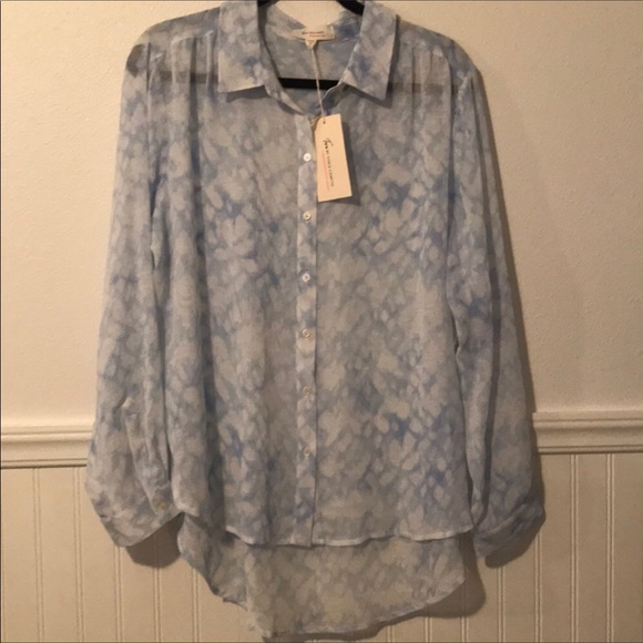 NWT Vince Camuto L sheer light blue/white blouse - Picture 7 of 10